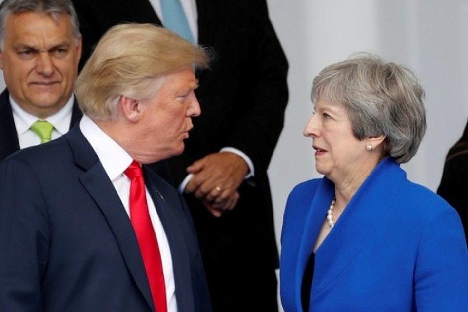 Трамп летом 2018 года во время разговора с Терезой Мэй отрицал, что Россия стоит за попыткой убийства Сергея Скрипаля.