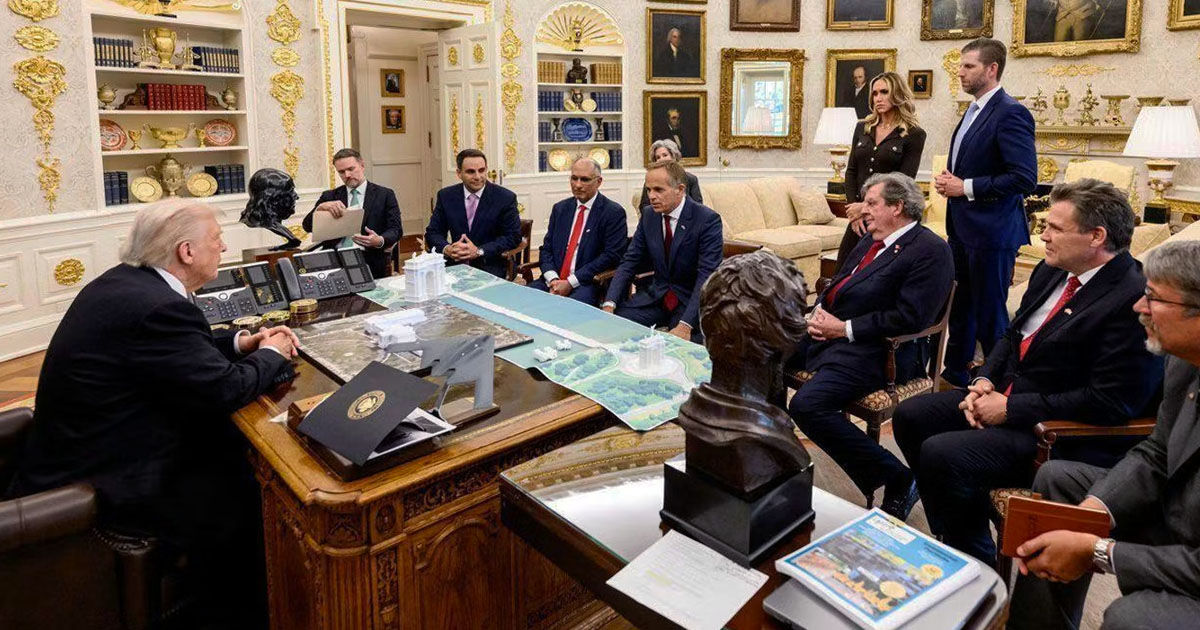 Procuratura Elveției va verifica plângerea împotriva oamenilor de afaceri care i-au oferit cadouri lui Trump.