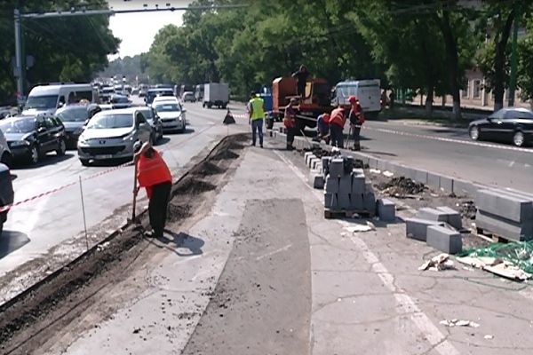 Rondul din apropierea străzii Negruzzi, lărgit. Vor apărea elemente noi. Foto: protv.md