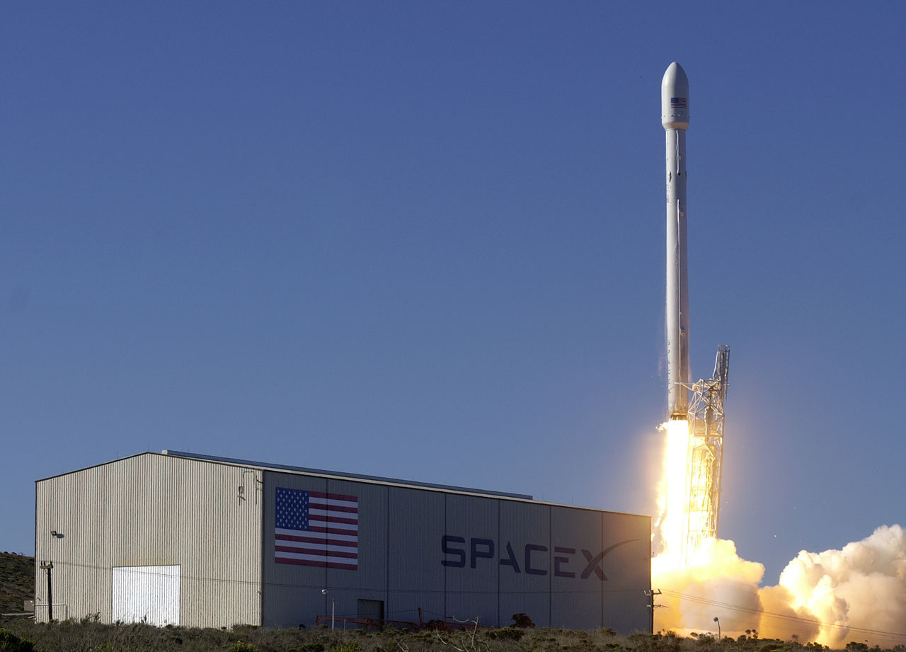 SpaceX с помощью Falcon 9 впервые вывела на орбиту спутник военно-космической разведки США.