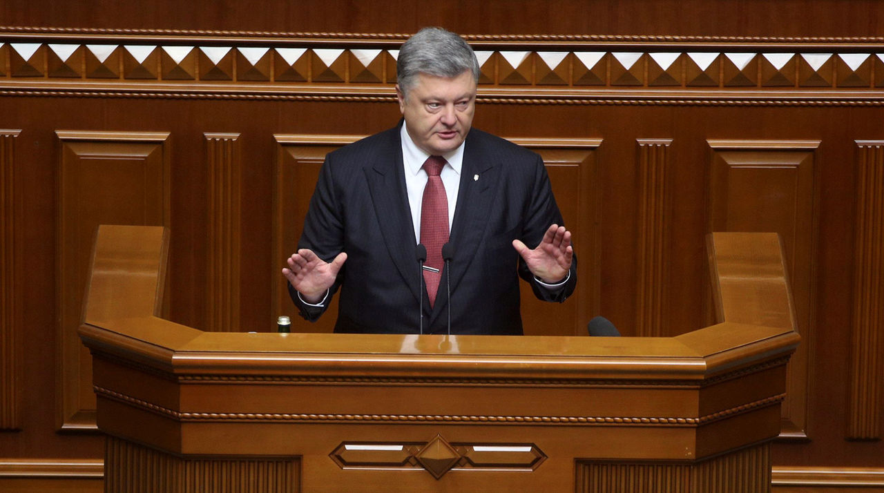 Порошенко назвал удары западных стран по Сирии оправданным шагом.