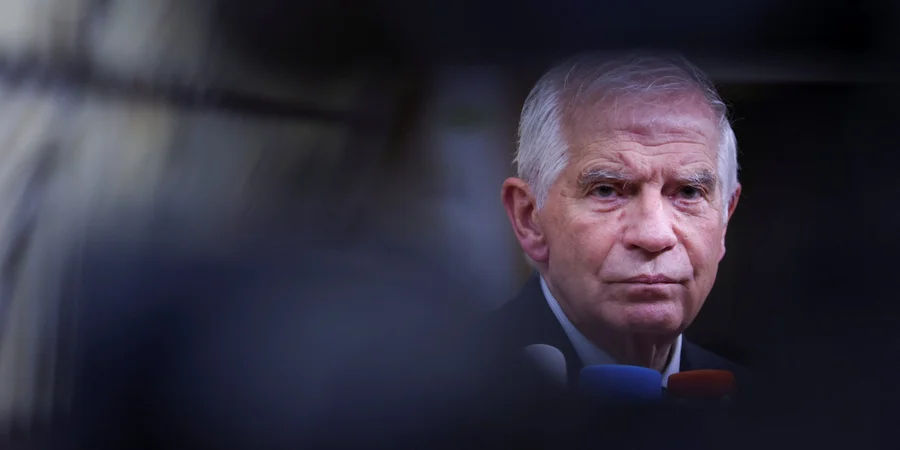По словам Борреля, Евросоюз осознает, что Киев должен сопротивляться атакам со стороны России. 