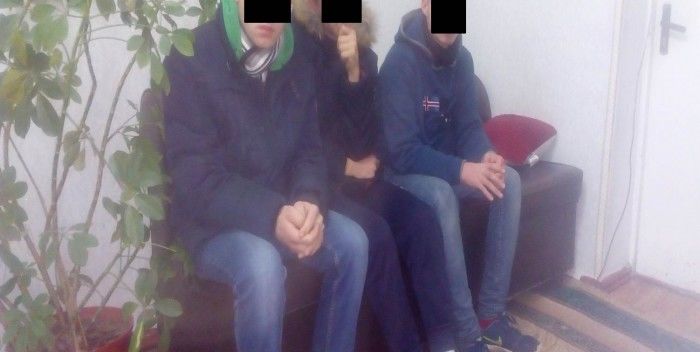 Trei tineri cu vârstele de 16 ani, suspectați de spargerea unor automobile cu scop de furt. Foto: politiacapitalei.md
