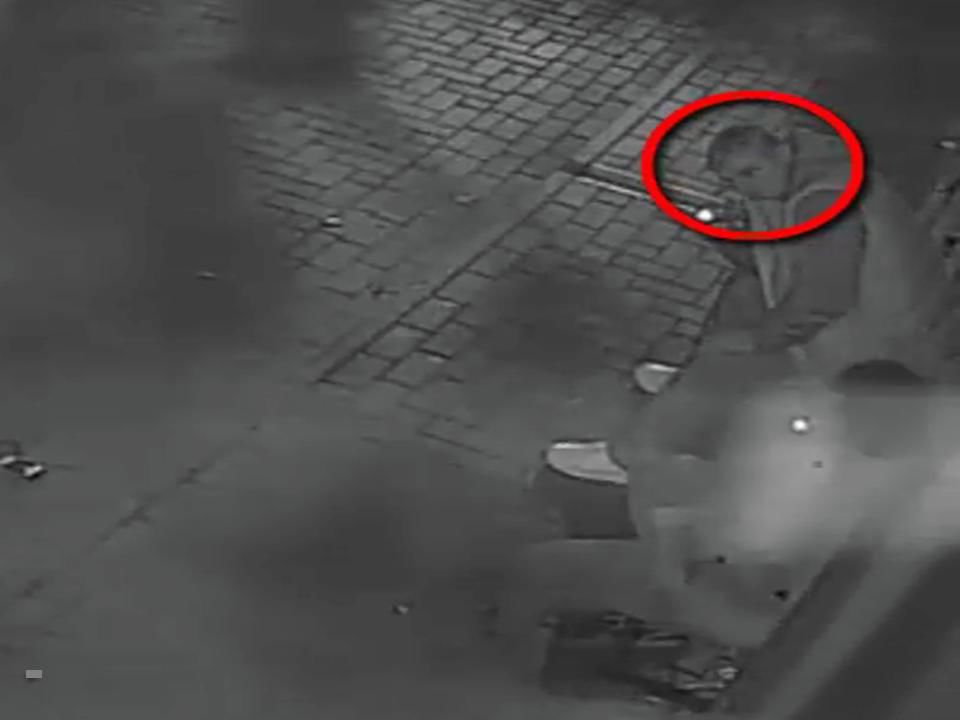 Bărbat căutat de Poliție: A atacat violent un tânăr și l-a jefuit
