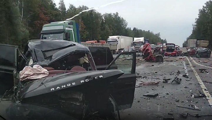 Страшная авария из пяти автомобилей произошла на Минском шоссе.