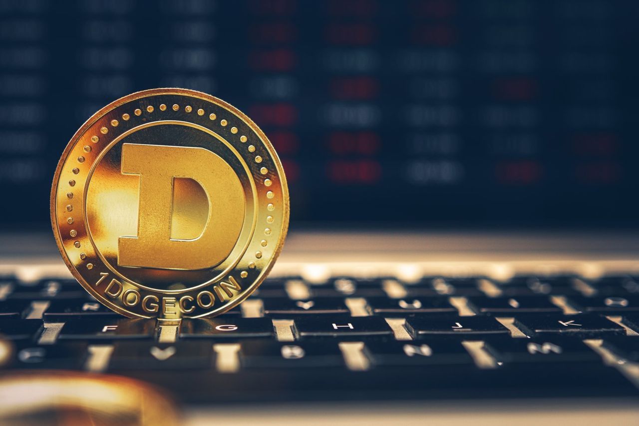 Илон Маск призвал крупных владельцев Dogecoin сбросить часть криптовалюты.