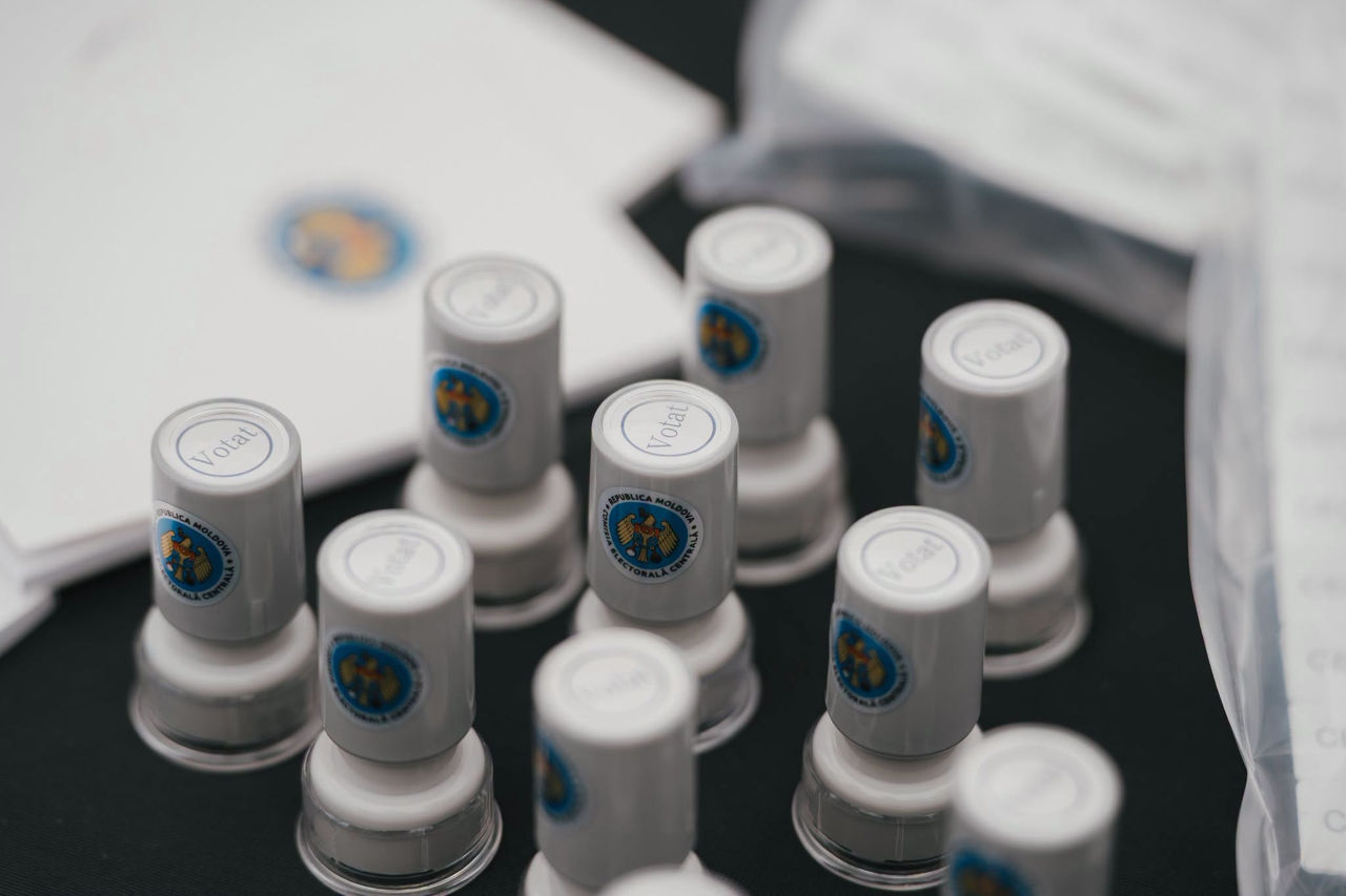 Comisia Electorală Centrală a primit echipamente pentru organizarea alegerilor.