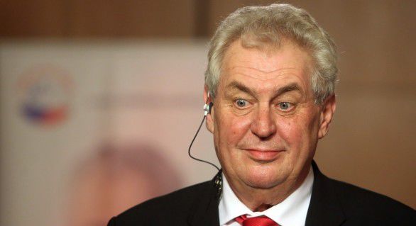 Filmulețe cu pornografie infantilă în calculatorul președintelui Milos Zeman.