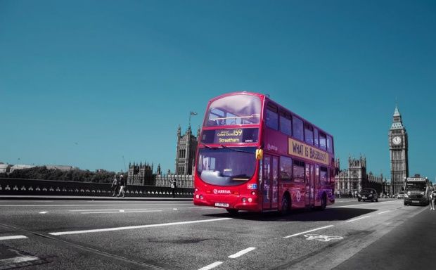 Scene înfiorătoare în Londra. O femeie a căzut sub roțile unui autobuz