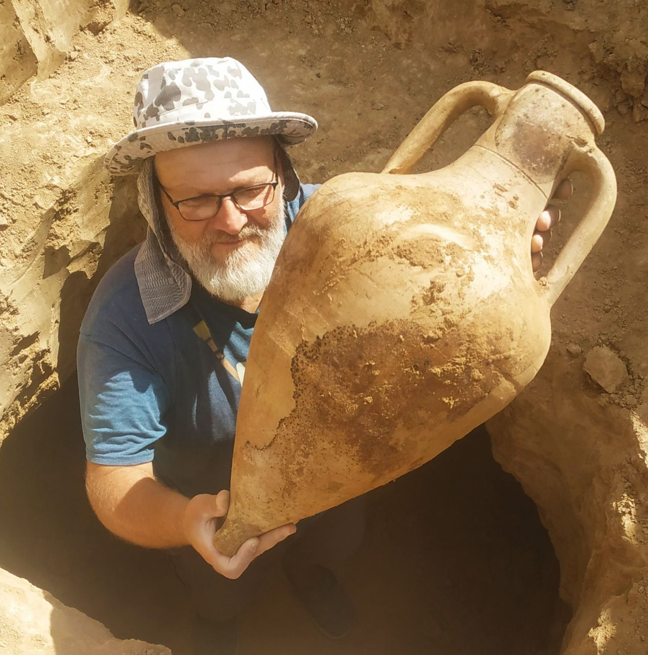 O amforă grecească, veche de circa 2 260 de ani, descoperită la Slobozia.