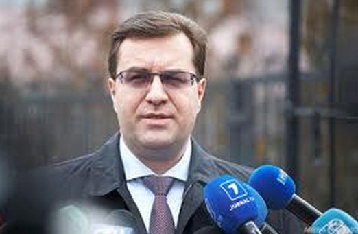 Totodată, Marian Lupu i-a luat apărarea vicespeakerului Vlad Plahotniuc care nu a reacționat în niciun fel la acest incident, deși este membru al Consiliului național pentru reforma organelor de ocrotire a normelor de drept.