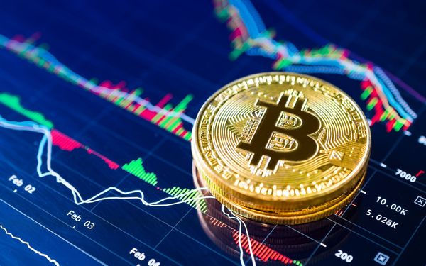 Курс биткоина за ночь вырос на более чем $2 тыс и вновь превысил $70 тыс.