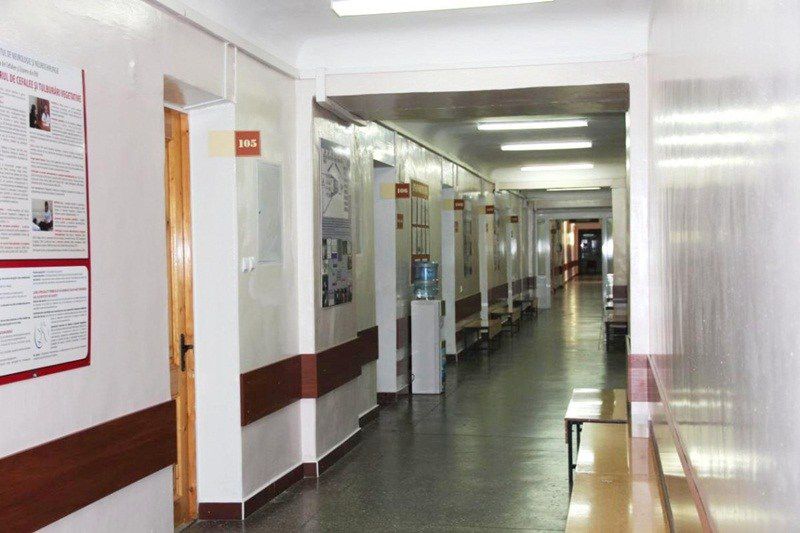 Străşeni: Un bărbat a murit, iar soţia şi fiul, în comă la spital