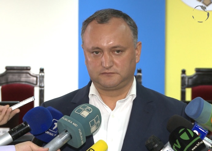 Reprezentanții PCRM și cei ai PSRM au venit astăzi la sediul Comisiei Electorale Centrale cu un mesaj către oponenții politici.