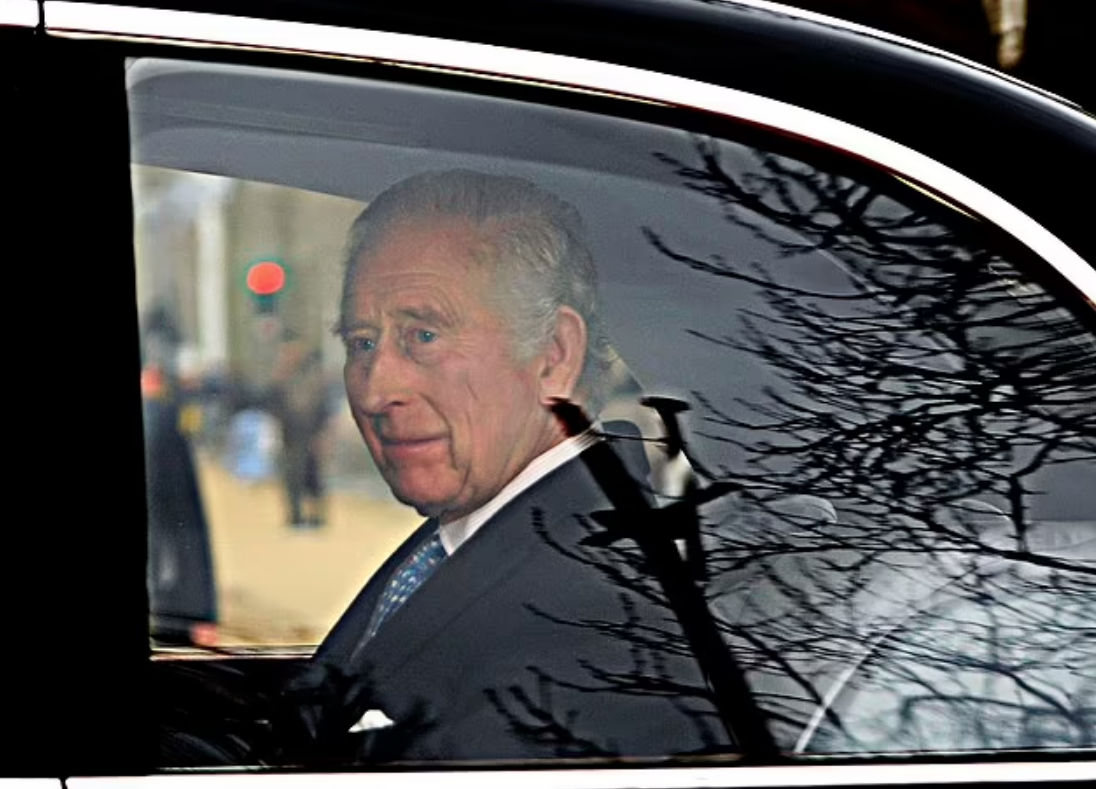 Что видит он что видит оная. Цытаны про людей которыеунижают людей. Не замечая в своем глазу бревна цитаты. Что видит он. Цитаты про людей которые унижают других.