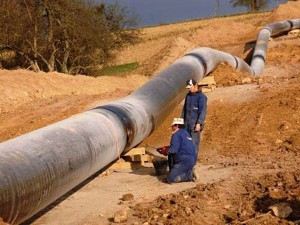 Gazoductul Iași-Ungheni, va conecta rețelele de gaze ale României și Republicii Moldova și va transporta 1,5 miliarde de metri cubi de gaze naturale anual.