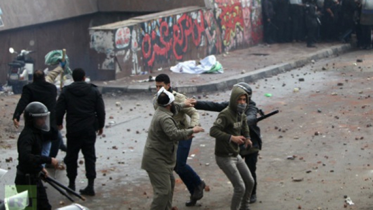 Dispersarea sângeroasă de către armată şi poliţie a manifestanţilor pro-Morsi la Cairo şi violenţele care s-au propagat în toată ţara au provocat, miercuri, moartea a 464 de persoane.