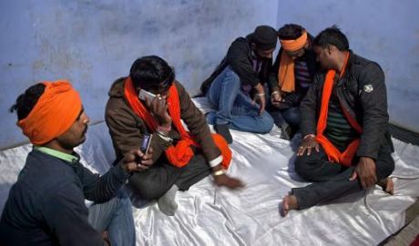 Toate telefoanele mobile vândute în India vor trebui să aibă un buton de panică. Foto: Gulliver/GettyImages