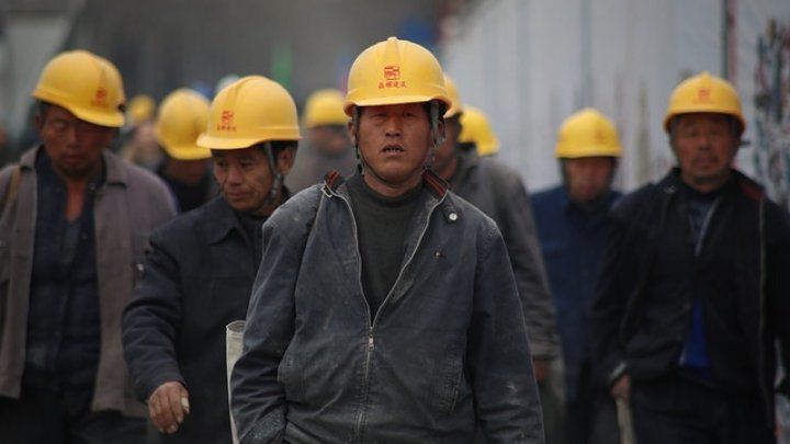Strigător la cer: În ce condiții trăiesc muncitorii din Beijing