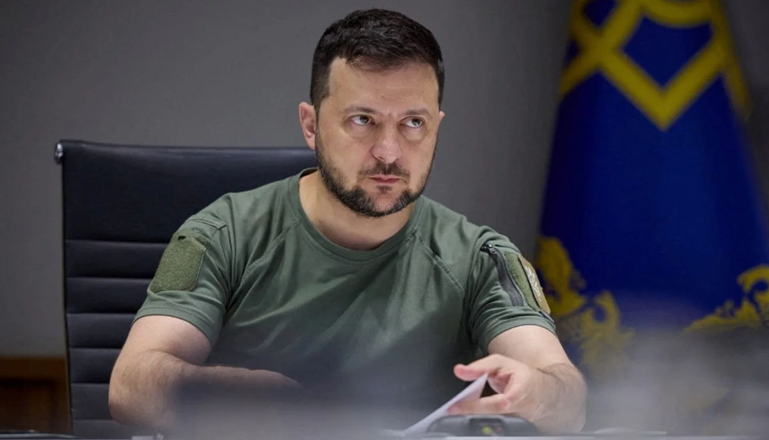 Зеленский: Мы берем инициативу в свои руки, чтобы не наступать на грабли Минских соглашений.