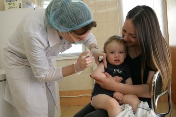Эксперты рассказали, следует ли вводить вакцинацию детям от COVID-19.