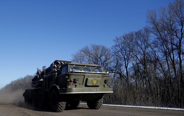 Согласно минским договоренностям, стороны конфликта с конца февраля приступили к отводу тяжелых вооружений и созданию зоны безопасности в Донбассе.