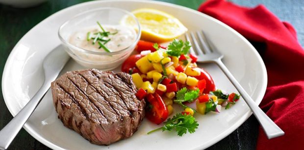Greşeli pe care trebuie să le eviţi la cină. Foto: beefandlamb.com.au
