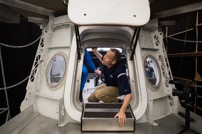 Crew Dragon принадлежит компании SpaceX и является первым частным пилотируемым кораблем. 