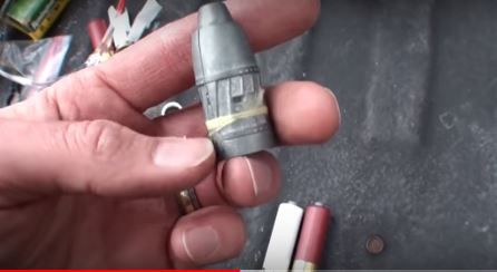 На видео испытаны два вида боеприпасов.