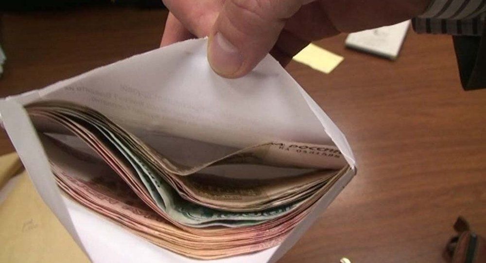 Осужденный предложил налоговикам взятку в 500 тысяч рублей.