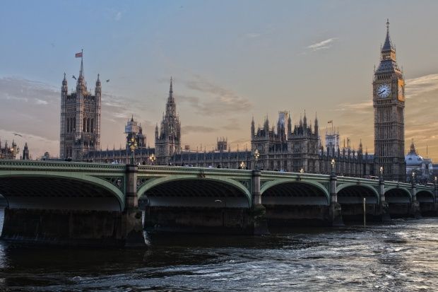 Pachet suspect în apropierea Parlamentului din Marea Britanie