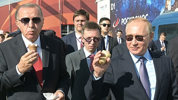 Путин купил Эрдогану ванильное мороженое.