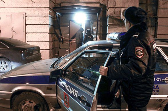 Сейчас полиция проверяет информацию о захвате заложников. 
