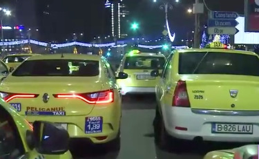 Одна из главных магистралей румынской столицы перекрыта в ходе акции протеста таксистов.