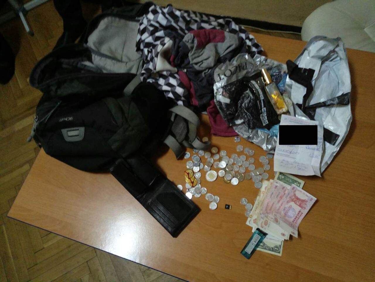 Atenţie la buzunare! Ce au păţit două femei în transportul public. Foto: politiacapitalei.md