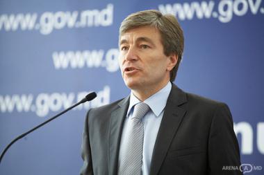 El a dat asigurări că Guvernul va depune şi în continuare eforturi în vederea susţinerii şcolilor moldoveneşti 