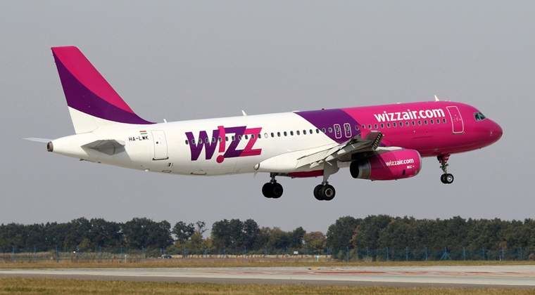 Aeronava de tip 320 a aterizat la Iaşi din cauza vremii nefavorabile. Foto: wall-street.ro
