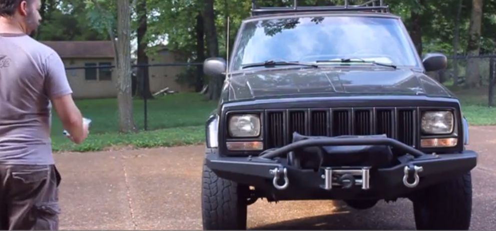 Включение двигателя со смартфона производится по команде "Okay, Google, start the Jeep".