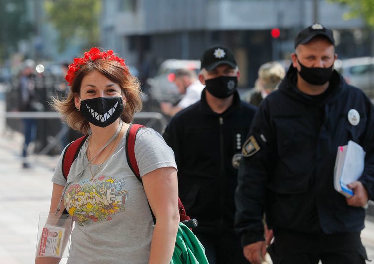 В Украине хотят продлить карантинные ограничения на все лето.
