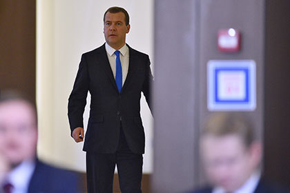Медведев призвал российские компании-экспортеры «ритмично и стабильно» реализовывать валюту.