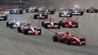 Participanţii spun că dragostea faţă de Formula 1 i-a făcut să-şi încerce norocul la o astfel de competiţie.