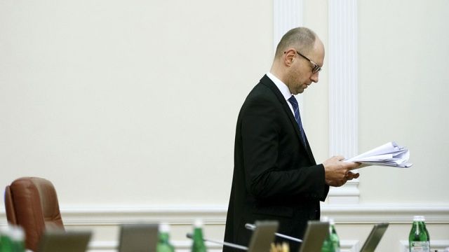 Премьер-министр Украины Арсений Яценюк подал в отставку.