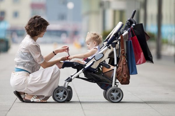 Părinții care ies la plimbare cu micuții pot să nu își mai facă griji unde să lase cărucioarele.