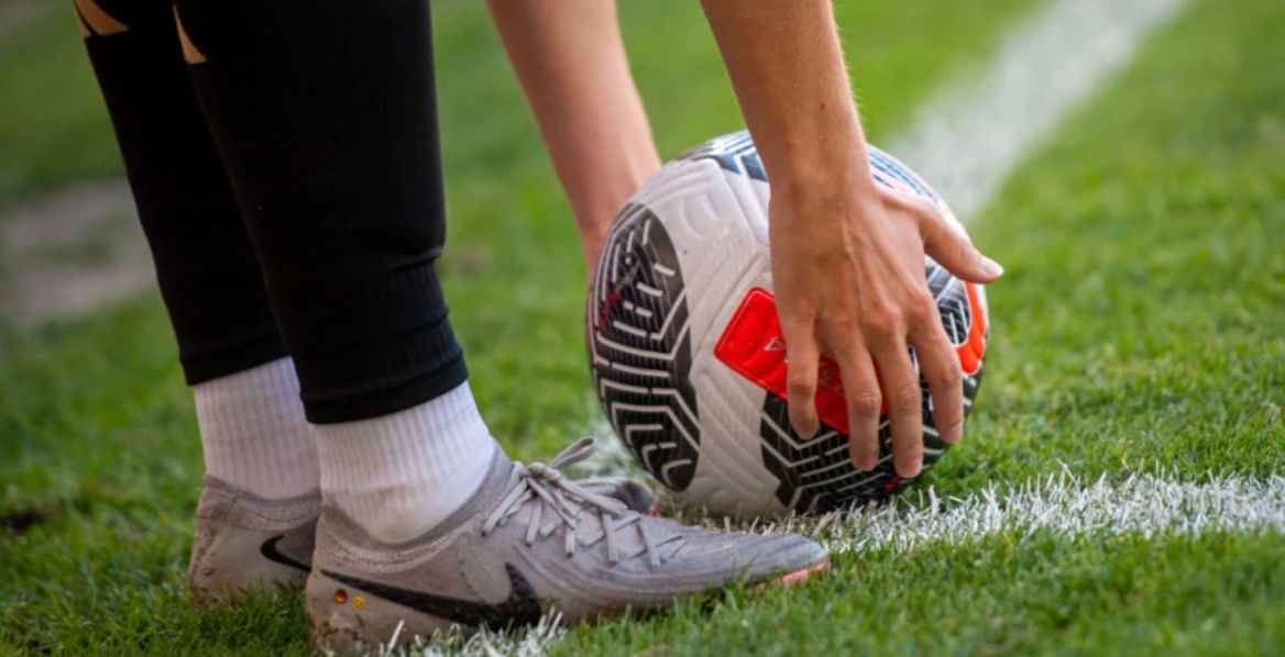 Un fotbalist de 14 ani din Franța a murit după o ciocnire cu un adversar.