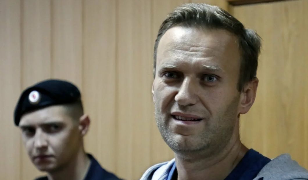 Адвокат Навального: Он слегка пошатывается, у него кружится голова.