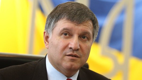 Глава МВД Украины Арсен Аваков приветствует призыв украинского бизнесмена из Донбасса Рината Ахметова.