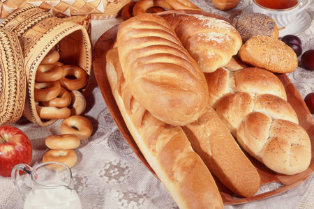Для того чтобы люди привыкли к новому продукту, власти решили постепенно увеличить объем продукции, обогащенной железом и фолиевой кислотой.