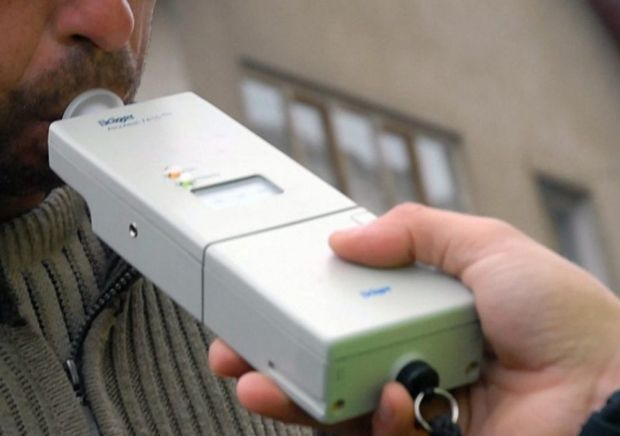 Pe internet au apărut chestionare electronice care joacă rolul unor etiloteste. Foto: ziaradioiasi.ro