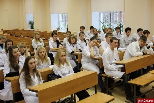 Студенты высказались за запрет продажи табака лицам младше 18 лет. 