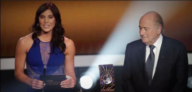Sepp Blatter, fost președinte al FIFA, acuzat de agresiune sexuală de către jucătoarea Hope Solo.